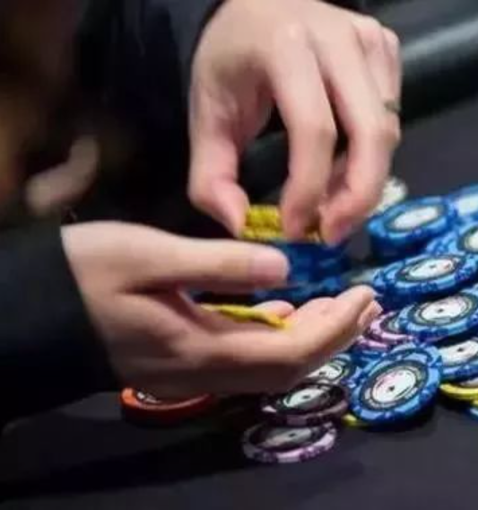 德州扑克全攻略：经典玩法与技巧解析